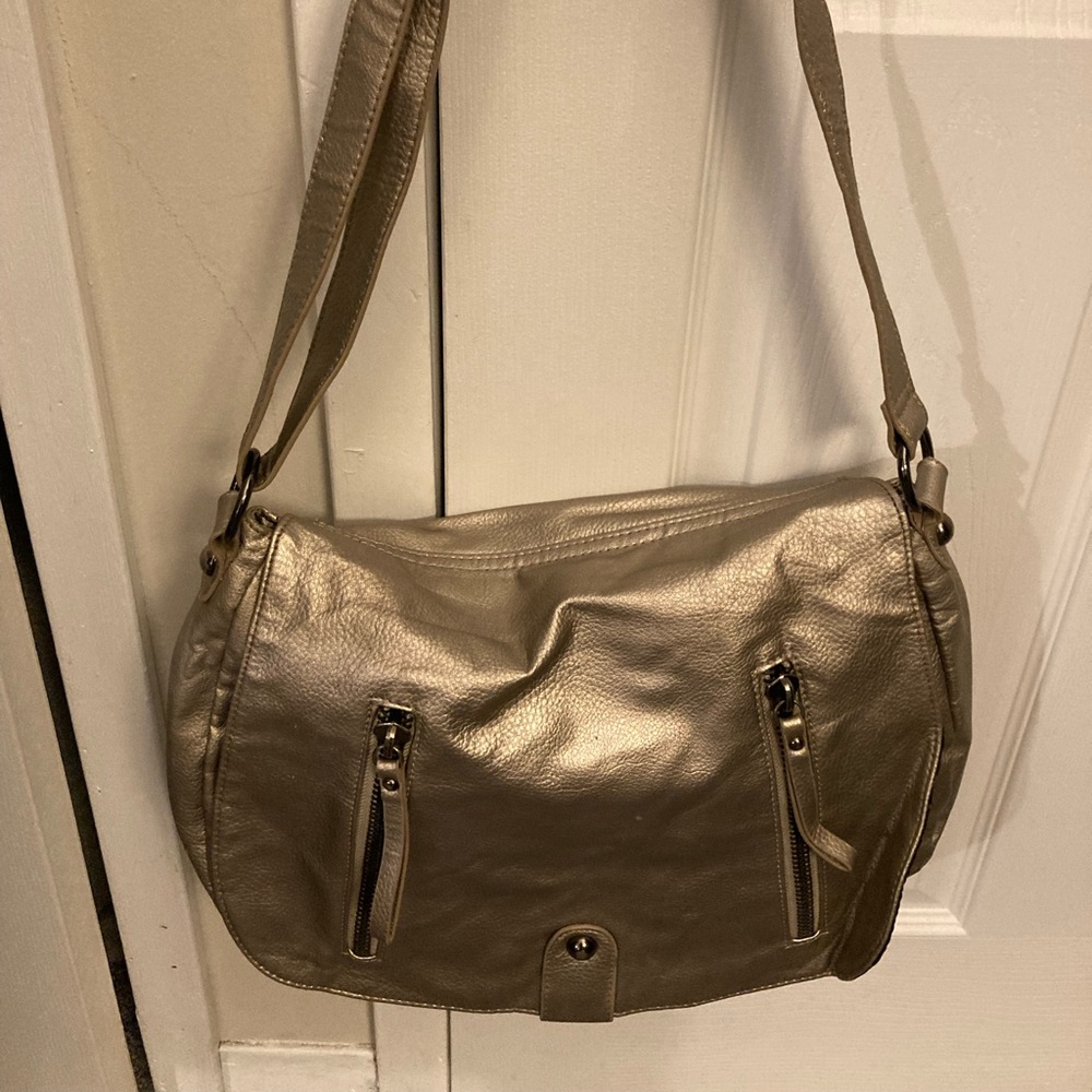 Gold colored faux leather shoulder bag.